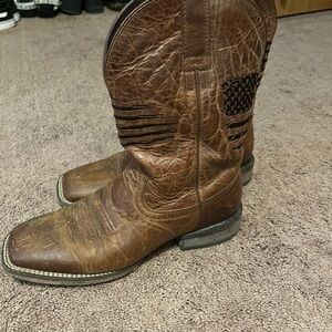 Mens Ariat boots size 9